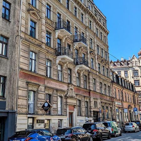 Perfectly Central Apartment 5 Min To Old Town & Art Noveau. Рига Экстерьер фото