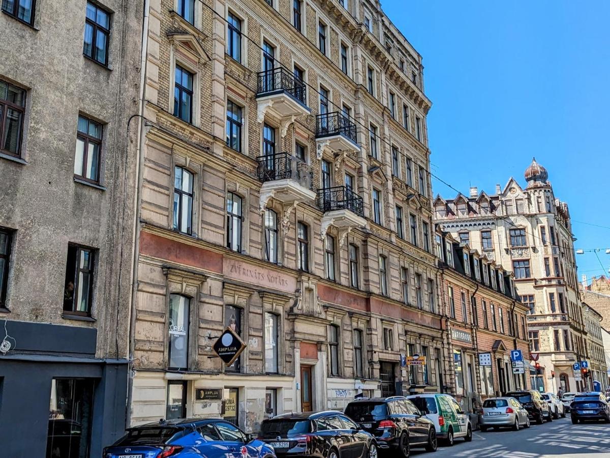 Perfectly Central Apartment 5 Min To Old Town & Art Noveau. Рига Экстерьер фото